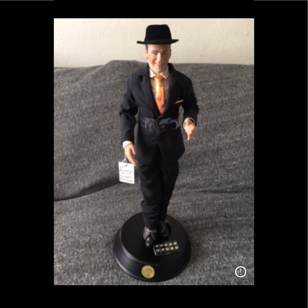 🟤17’inch Franklin Mint- Frank Sinatra Porcelain Doll/Musical Stand Base